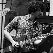 Laureato in scienze ambientali, laureando al conservatorio di Genova